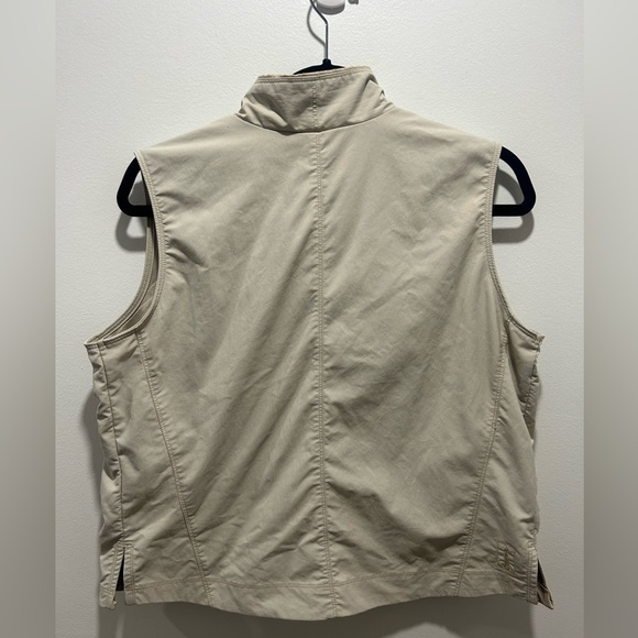 COLUMBIA size M tan vest, full front zip, pockets, collar, mesh lining - Picture 6 of 9